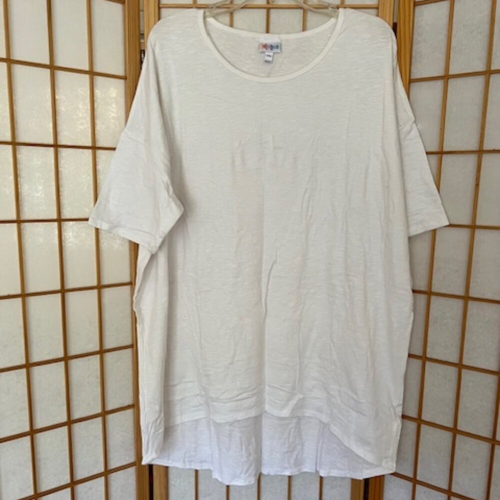 LuLaRoe Shirt. Irma. 2XL. White